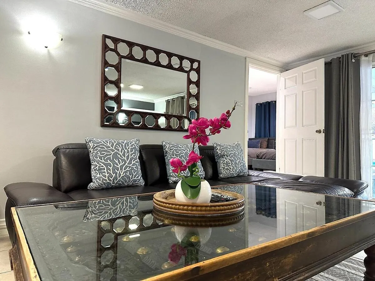 Holiday home Tranquil Poolside Oasis With Bbq And Serene Ambiance Los Angeles