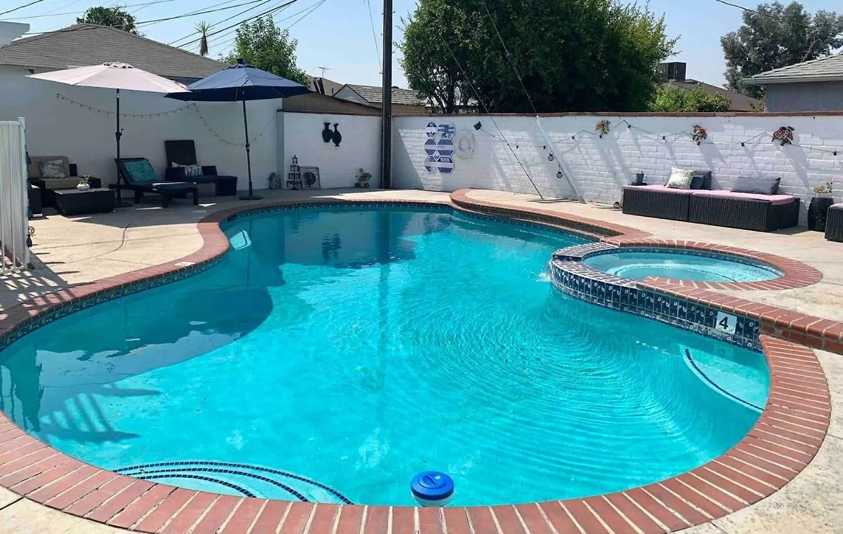 Holiday home Tranquil Poolside Oasis With Bbq And Serene Ambiance Los Angeles